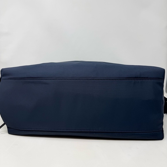 AWAY Everywhere Bag - Picture 3 of 5